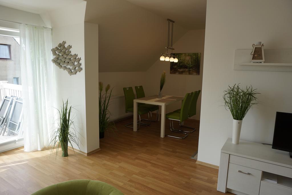 Ferienwohnungen Ruegen Findling Breege Exterior foto