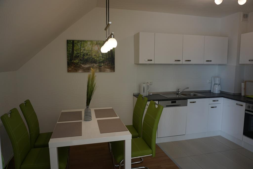 Ferienwohnungen Ruegen Findling Breege Exterior foto