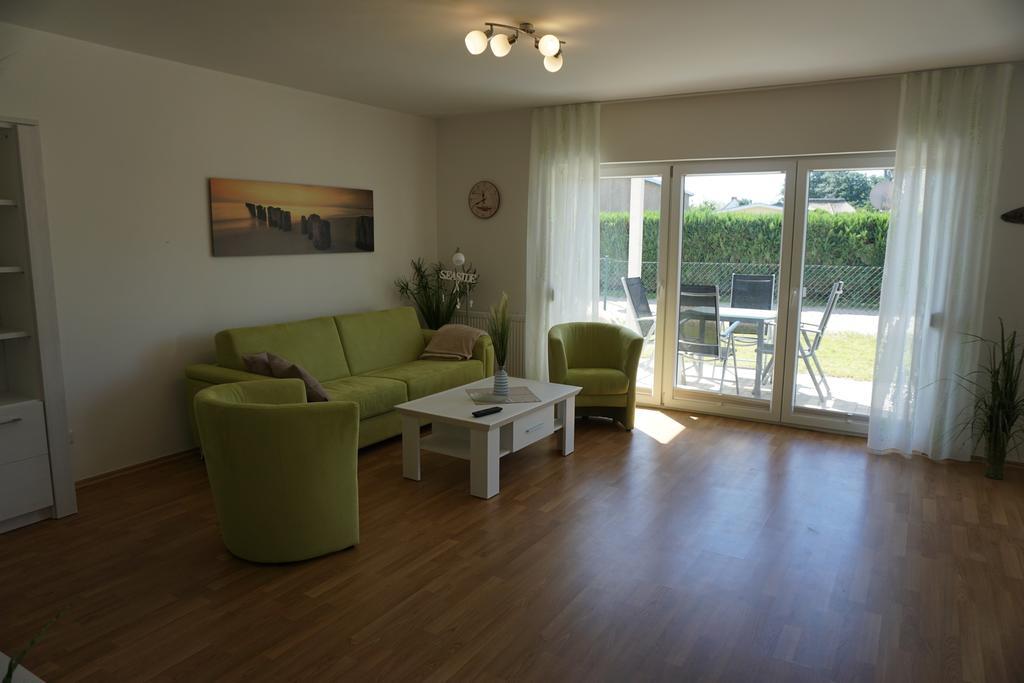 Ferienwohnungen Ruegen Findling Breege Exterior foto