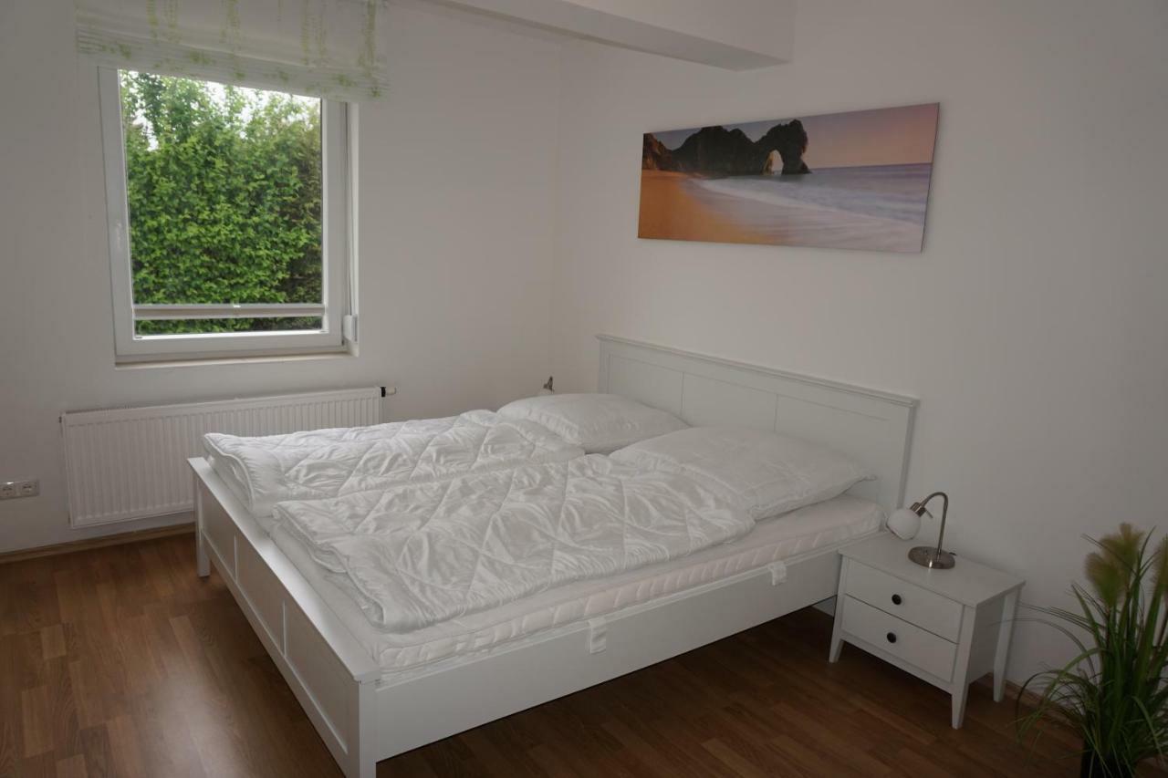 Ferienwohnungen Ruegen Findling Breege Exterior foto